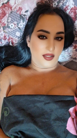 Bună Sunt Cristina transexuală reală botoxată și siliconată