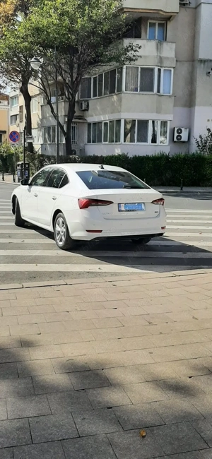 Vand Skoda Octavia an fabricatie 2023.Motor benzina 1.5  150 cp - imagine 3