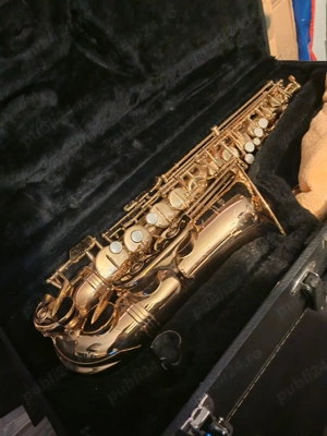 Vând saxofon jupiter
