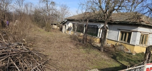 Vand casa cu teren de 3500 m2