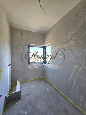 Locuinta moderna cu design cubic si curte plana in Dezmir - imagine 15