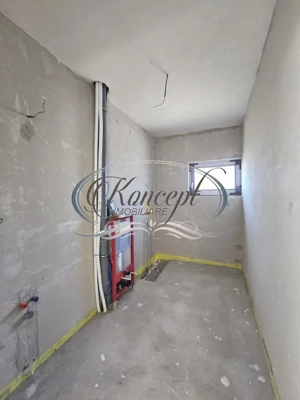 Locuinta moderna cu design cubic si curte plana in Dezmir - imagine 16