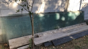 Geamuri de vânzare de 4 m lungime 80-90 cm lățime și 1 cm grosime 