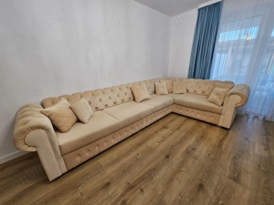 Vând colțar chesterfield din catifea, cu 8 perne incluse, 360 220 în stare foarte bună