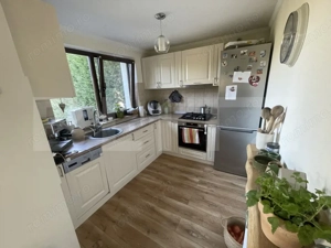 Casă spațioasă cu etaj | Curte superbă | Zonă liniștită - imagine 5