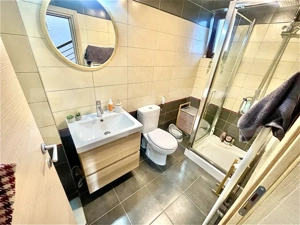 Casă spațioasă cu etaj | Curte superbă | Zonă liniștită - imagine 8