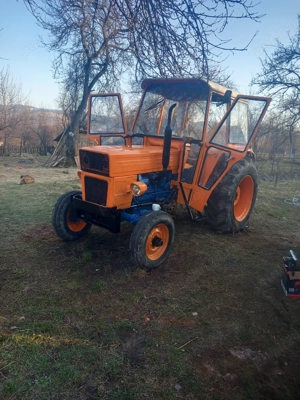 Vând tractor Universal 600 - imagine 3