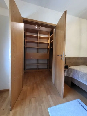 Apartament deosebit. Terasa 35 mp. Zona linistita in oras - imagine 9