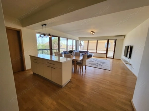 Apartament deosebit. Terasa 35 mp. Zona linistita in oras - imagine 3