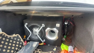 subwoofer auto jbl