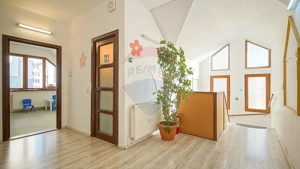 Casă / Vilă cu 9 camere de închiriat în zona Centrul Civic! - imagine 18