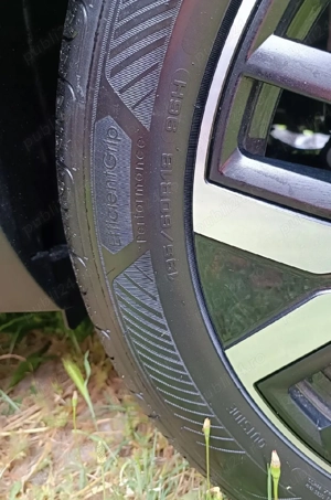 4 anvelope de vara Goodyear EfficientGrip Performance 195/60 R18 96H XL