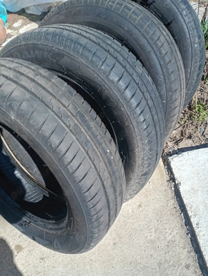 Vând 4 anvelope, 175/65 R15 84T, stare bună, uzură mică. 