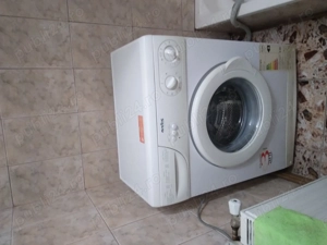 Vînd mașina de spălat rufe Artic 4kg funcționează perfect 
