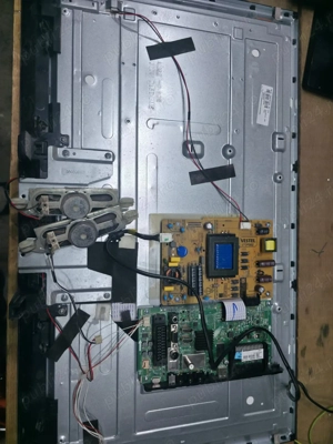 Dezmembrez tv Telefunken d32h281r4