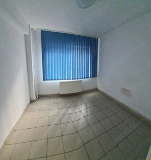 Vand spatiu comercial central Deva