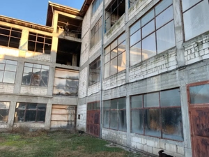 Oportunitate rară de investiție: clădire industrială cu teren generos, Freidorf - imagine 3