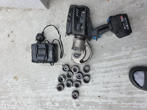 Vând presa hidraulica Cembre 