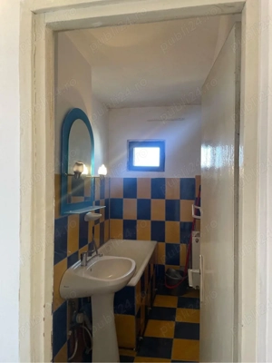 Vând apartament , 3 camere , decomandat , Micro 3 , lângă școala - imagine 8