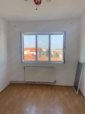 Vând apartament , 3 camere , decomandat , Micro 3 , lângă școala - imagine 9