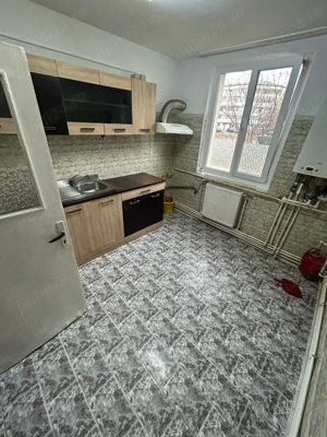 De vanzare apartament cu 3 camere și balcon in zona Cresei, 65.000 euro 