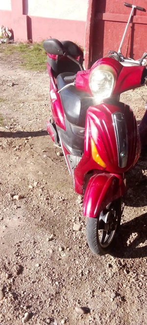 Vînd  scuter  electric  25 km h