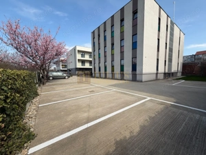 Încălzire în pardoseală, baia are fereastra. Loc parcare privat