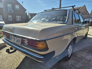 Mercedes W123 200D vehicul istoric - imagine 3