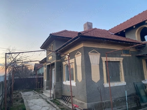 Casa spațioasă recent renovata pe interior cu teren generos
