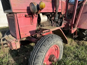 Tractor universal 550 - imagine 2