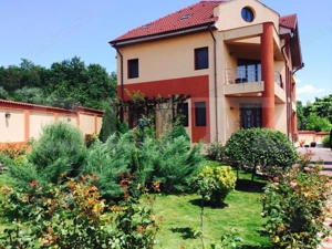 Casa P+1+M cu piscina si 1057 mp de teren, pozitionata inedit