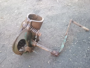 mașina veche de curățat porumb 