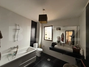 Casa P+1+M cu piscina si 1057 mp de teren, pozitionata inedit - imagine 12