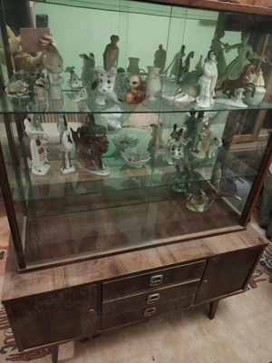 Vand vitrina si servanta culoare mahon in stare foarte buna