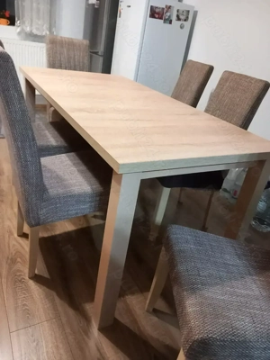 Vand masa extensibila  cu 6 scaune tapitate.