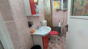 Apartament 3 camere Decomandate 76 mp parter inalt cu 2 Bai Balcon CETATE Piata - imagine 8