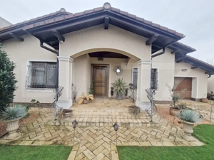 Proprietate Excepțională – Eleganță, Mobilier Unicat, Materiale Premium