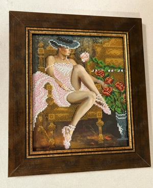 Tablou cusut manual cu mărgele.