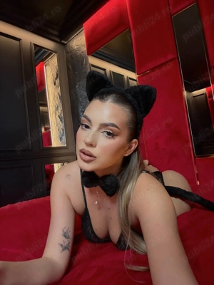 Studenta de 19 ani ofer TOTAL - imagine 2