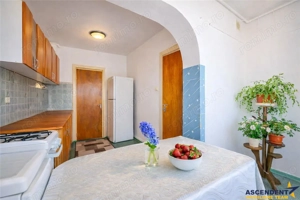 Distinctiv apartament, decomandat, 3camere, boxa, loc parcare, Central, Brasov - imagine 9