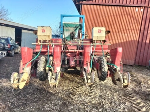 Vand semănătoare porumb!