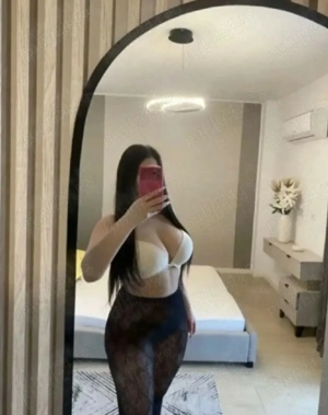 Bună. Ma numesc alina și sunt  pentru  3 zile aici 