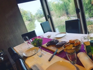Casă plutitoare spațioasă, complet echipată, de vânzare în Delta Dunării - imagine 3