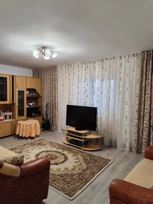 Vând Apartament 4 camere,decomandat,81 mp utili,renovat - imagine 2