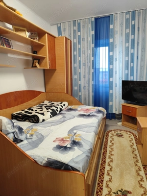 Vând Apartament 4 camere,decomandat,81 mp utili,renovat - imagine 3