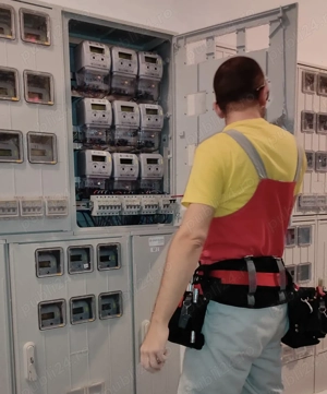 Electrician cu 20 ani experiență, disponibil nonstop (Luni-Duminica)