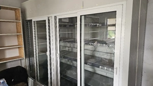 vitrina mezeluri si de bauturi. diverse din inchiderea unui magazin