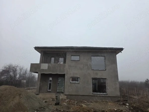 Casa moderna cu asfalt si utilitati.