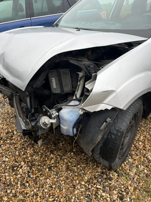 1500 Ron -Vând Ford Fiesta 1.4 benzina pentru dezmembrări sau piese - imagine 5