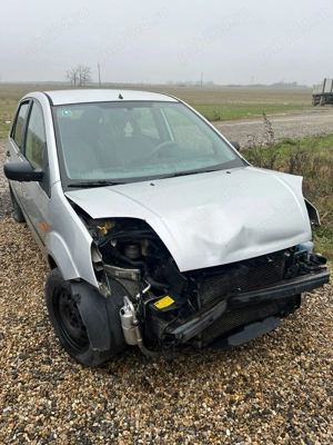 1500 Ron -Vând Ford Fiesta 1.4 benzina pentru dezmembrări sau piese - imagine 3